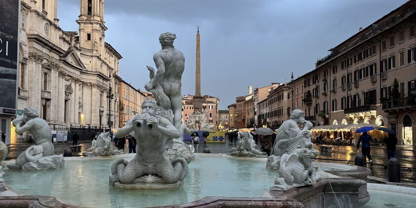 Площадь Навона — одна из самых красивых площадей мира. Фонтан четырёх рек Бернини, барочные фасады и живая атмосфера Рима. Покажу вам эту площадь так, как не покажет ни один путеводитель. #экскурсияпоРиму #гидвРиме #чтопосмотретьвРиме #площадьНавона Исторический центр Рима — пешеходная прогулка с гидом