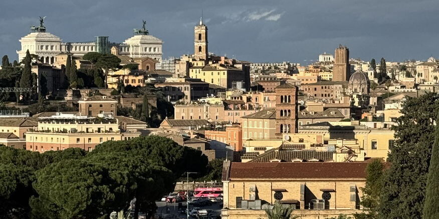 Вечный город сверху — и понимаешь, почему все дороги ведут в Рим. Обзорная пешеходная экскурсия по Риму: Колизей, Форумы, Капитолий, Навона, Треви. Только ваша группа, только русский язык. Рим за один день — маршрут с лицензированным гидом Светланой Синицей