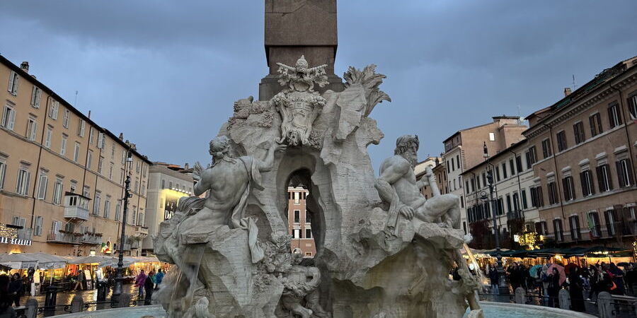 фонтан Четырех рек в Риме Я расскажу вам настоящую — про архитектора, скандал и легенду. Приватная экскурсия по историческому центру Рима. Достопримечательности Рима с гидом — приватный тур